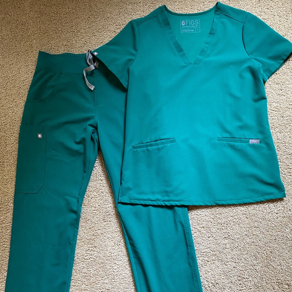 Figs Women’s Scrub Set
